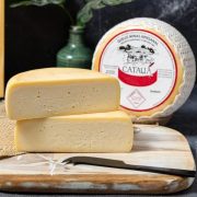 Queijo Minas Artesanal Catauá 400g – Queijo Meia Cura