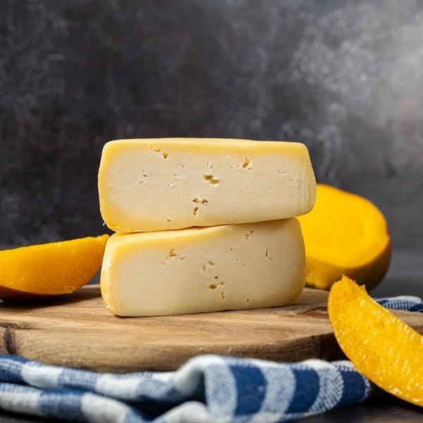 00141.jpg Târoco – Queijo Minas Artesanal – Queijo Meia Cura – 200G - Imagem 1