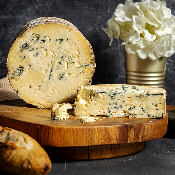00180.png Azul de Pardinho – Queijo Artesanal de Leite Crú – Fração 200g - Imagem 1