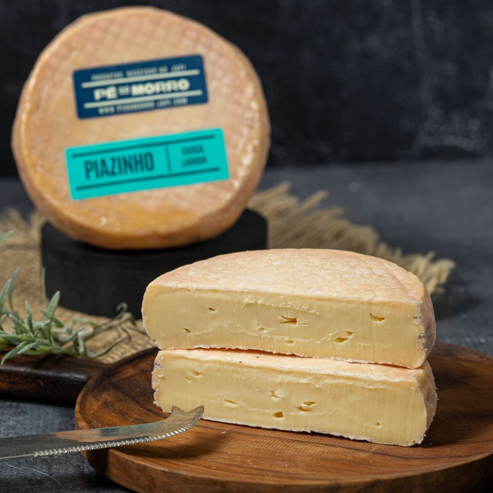 00188.jpg Piazinho – Queijo Artesanal Brasileiro Casca Lavada – Peça 200G – Pé Do Morro - Imagem 1