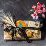 CESTA DE PRESENTE – 2 QUEIJOS + GOIABADA JATIBOCA + DOCE DE LEITE